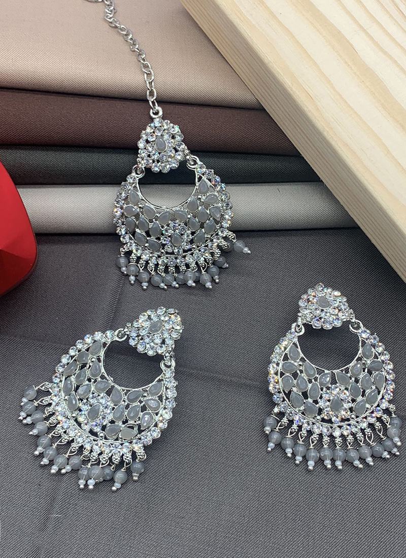 Grey colour earrings with shop maang tikka